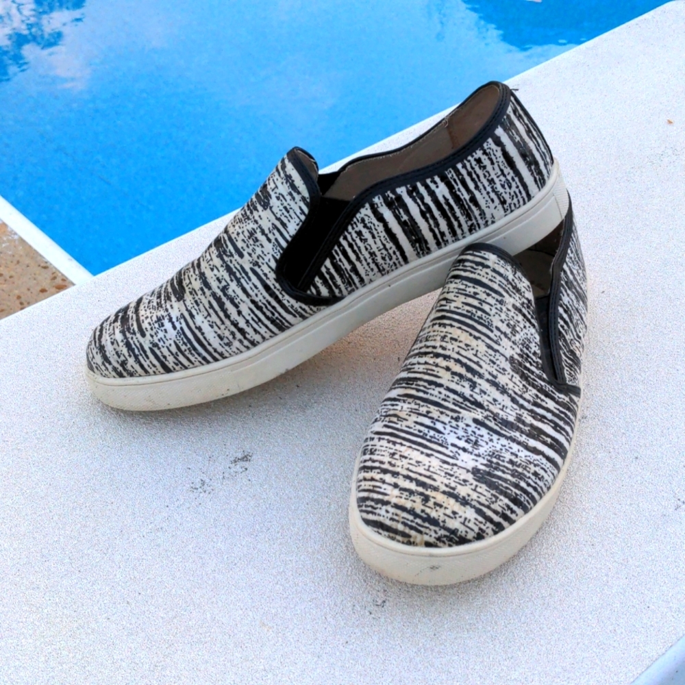 Yellow Box Varden Black & White Vulcanized Slip-On Casual Sneakers